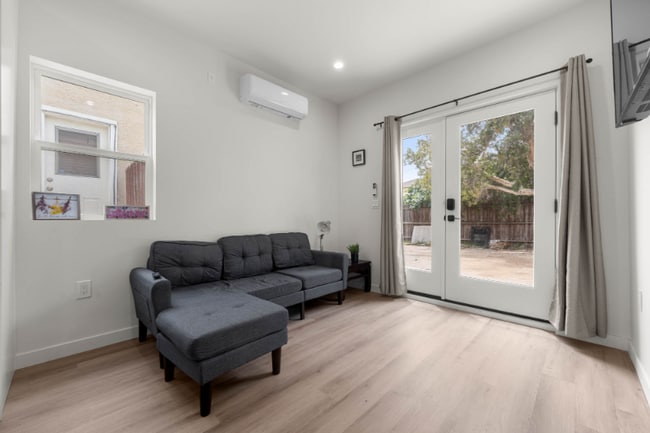 1535 S Ogden Dr in Los Angeles, CA - Foto de edificio - Building Photo