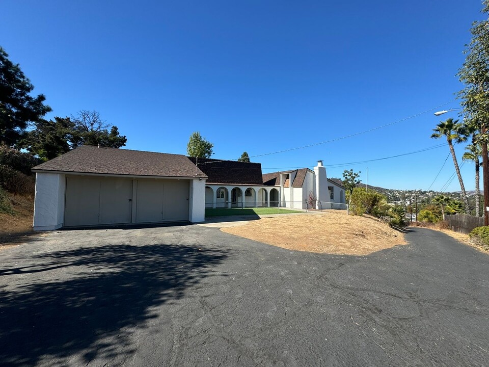 1719 Milton Manor Dr in El Cajon, CA - Building Photo