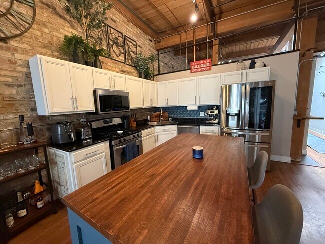 420 W Ontario St, Unit 410 in Chicago, IL - Building Photo - Building Photo