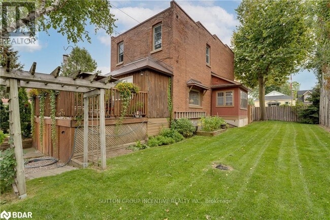 property at 22 Queen St