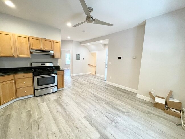 170 Bolton St, Unit 1 in Boston, MA - Building Photo - Building Photo