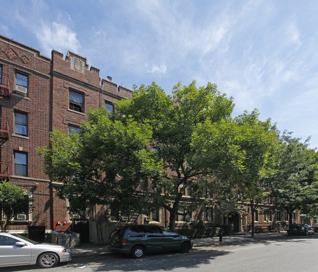 Majestic Court in Brooklyn, NY - Building Photo - Building Photo