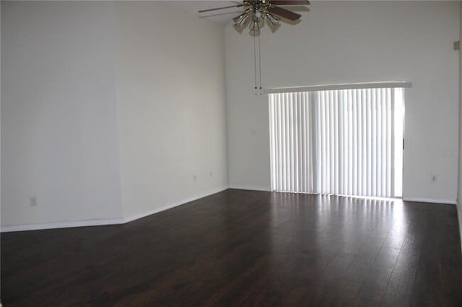 11111 Bloomington Dr in Tampa, FL - Foto de edificio - Building Photo