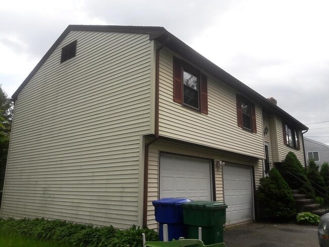 606 Rye St in South Windsor, CT - Foto de edificio - Building Photo