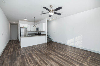 Greenview Towns in Bay Shore, NY - Building Photo - Interior Photo