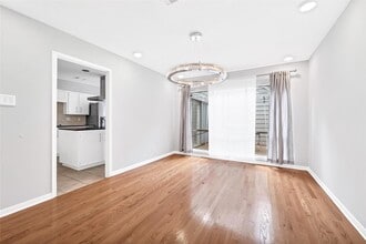 2239 Kinbrook Dr in Houston, TX - Foto de edificio - Building Photo