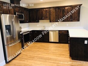 1032 Arthur Way NW in Salem, OR - Foto de edificio - Building Photo