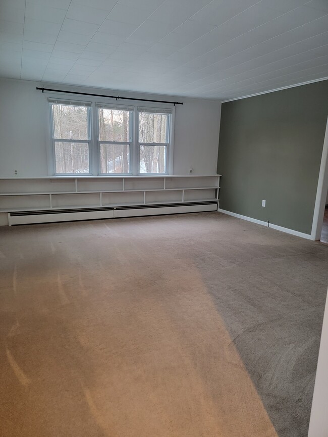 383 East St, Unit 1-Bedroom Apartment in Lenox, MA - Foto de edificio - Building Photo