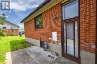 124 Allanhurst Dr in Toronto, ON - Building Photo - Building Photo