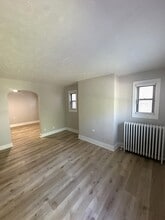 807 S Braddock Ave in Pittsburgh, PA - Foto de edificio - Building Photo