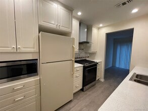 327 N Greeley Ave in Chappaqua, NY - Building Photo - Building Photo