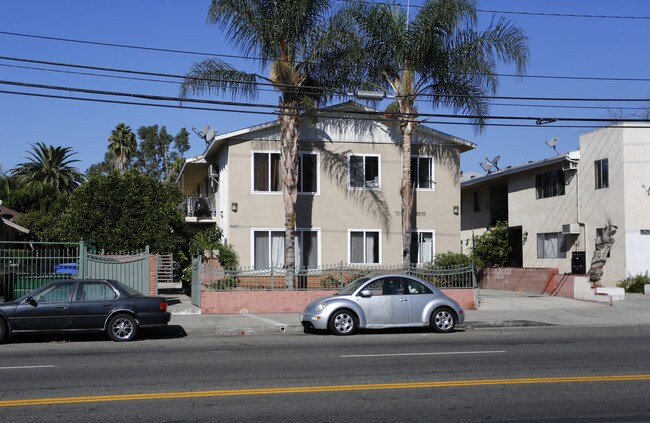 6257 Kester Ave in Van Nuys, CA - Building Photo - Building Photo