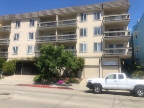 1725 Oxford St in Berkeley, CA - Foto de edificio - Building Photo