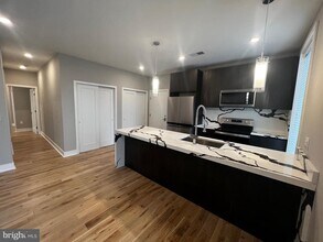 1050 W Girard Ave-Unit -A9 in Philadelphia, PA - Building Photo - Building Photo