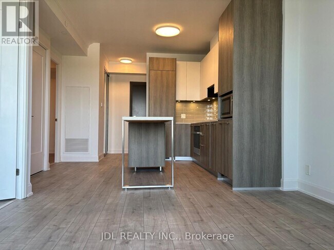 38 Water Walk Dr in Markham, ON - Building Photo - Building Photo