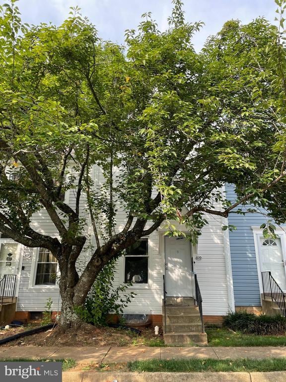 property at 809 Madison Ct