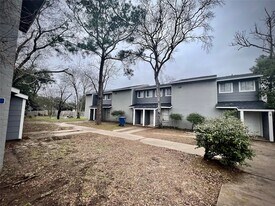 702 Hargest St, Unit 8 in Prairie View, TX - Building Photo