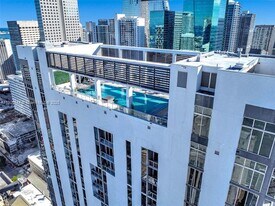 151 SE 1st St, Unit PH11 in Miami, FL - Building Photo