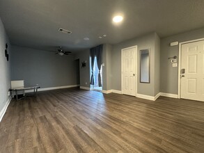 1700 Baird Farm Cir, Unit 1302 in Arlington, TX - Building Photo - Building Photo