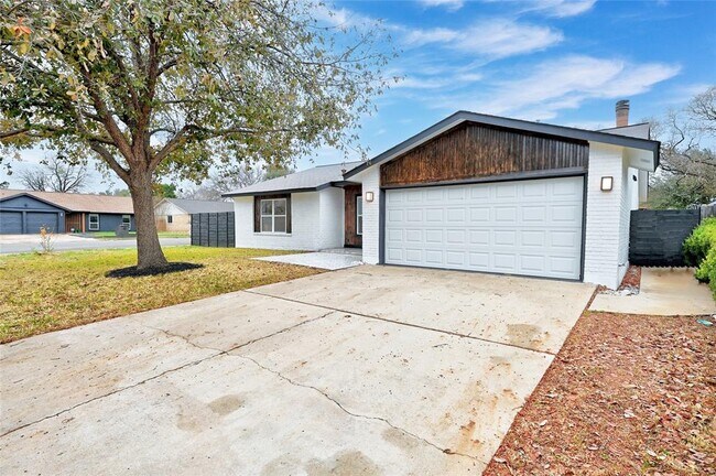 6906 Lunar Dr in Austin, TX - Building Photo - Building Photo