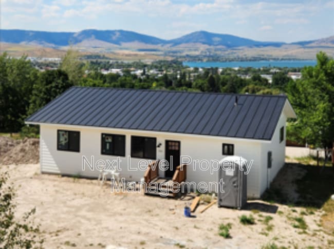 property at 1002 Hillside Ct