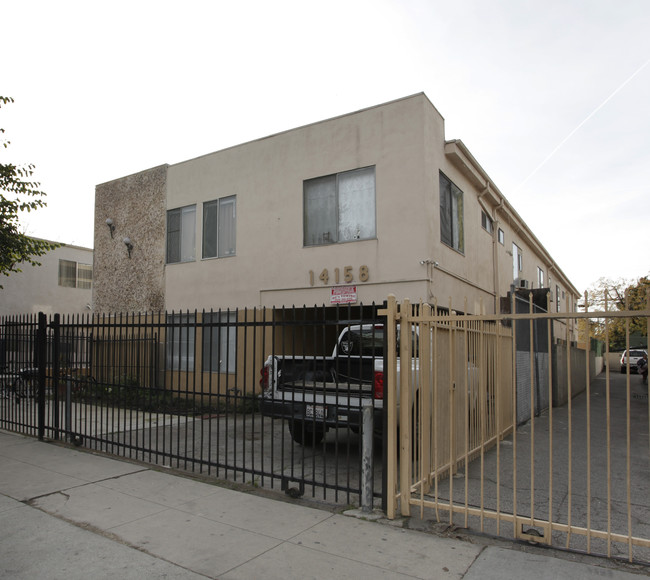 14158 Delano St in Van Nuys, CA - Foto de edificio - Building Photo