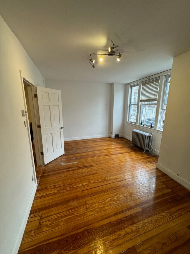 31A 64th St, Unit Apt 1