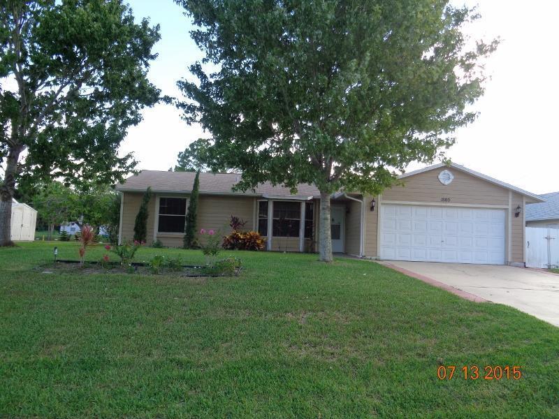 1880 SW Bradway Ln in Port St. Lucie, FL - Building Photo