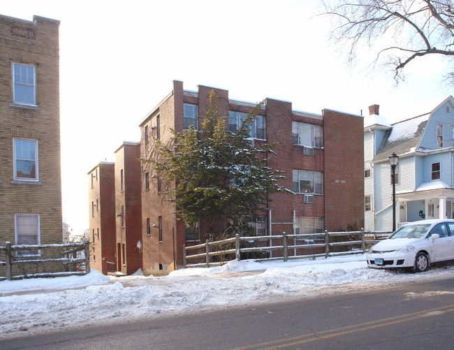 261-263 New Britain Ave in Hartford, CT - Building Photo - Building Photo