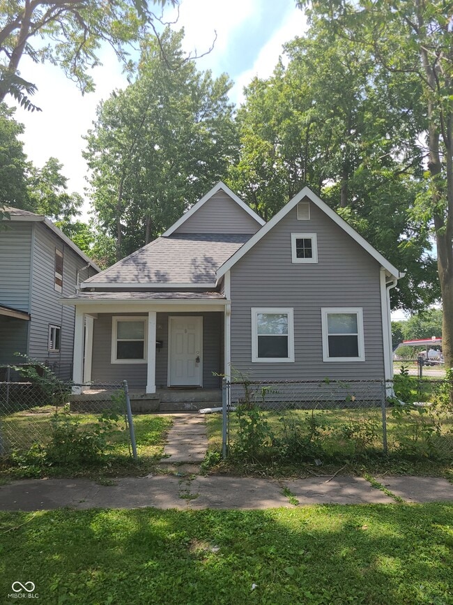 property at 972 N Belleview Pl