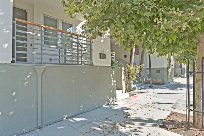 329 Fuller St in Redwood City, CA - Building Photo - Building Photo