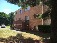 Creekwood Apartments in Holt, MI - Foto de edificio - Building Photo