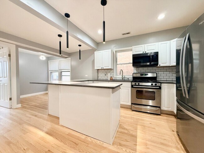 5307 N Central Ave, Unit 1 in Chicago, IL - Foto de edificio - Building Photo