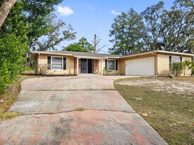 2044 Finland Dr in Spring Hill, FL - Building Photo