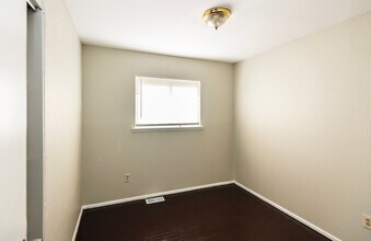 10332 Baron Dr in St. Louis, MO - Building Photo - Building Photo