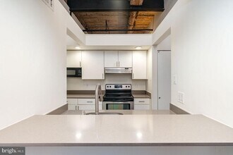 303 Vine St in Philadelphia, PA - Building Photo - Building Photo