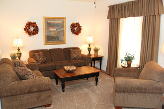 Cottage Hill Townhomes in Queensbury, NY - Foto de edificio - Building Photo