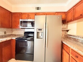 208 Laurie Ln in Willis, TX - Building Photo - Building Photo