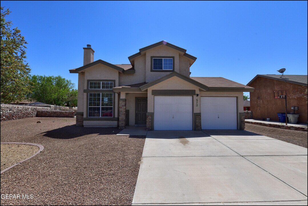 672 Sequeiros Ct in El Paso, TX - Building Photo