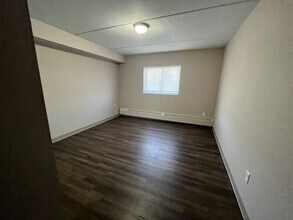 Old Oak Place in Welland, ON - Building Photo - Building Photo