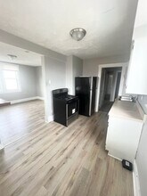 837 Benwood Ave-Unit -Unit #3 in Mckees Rocks, PA - Foto de edificio - Building Photo