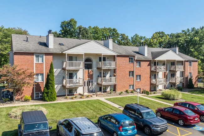 Grandeur Apartments in Massillon, OH - Building Photo - Building Photo