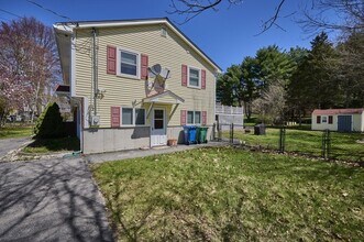 37 Locust St in Burlington, MA - Building Photo - Building Photo