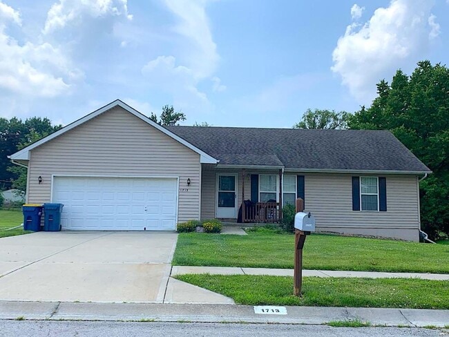 property at 1713 Briarwood Ln