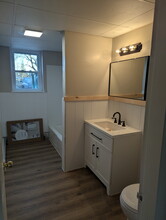 67 Washington St, Unit A in Rochester, NH - Foto de edificio - Building Photo