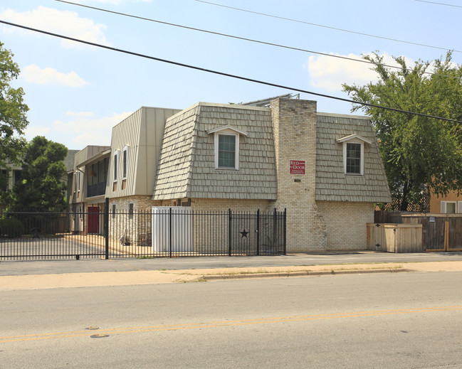 Mullen Townhomes in Austin, TX - Building Photo - Building Photo