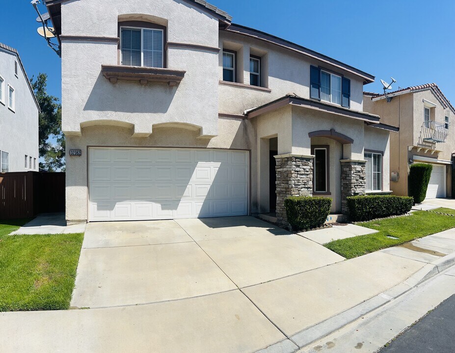 32382 Gardenvail Dr in Temecula, CA - Building Photo
