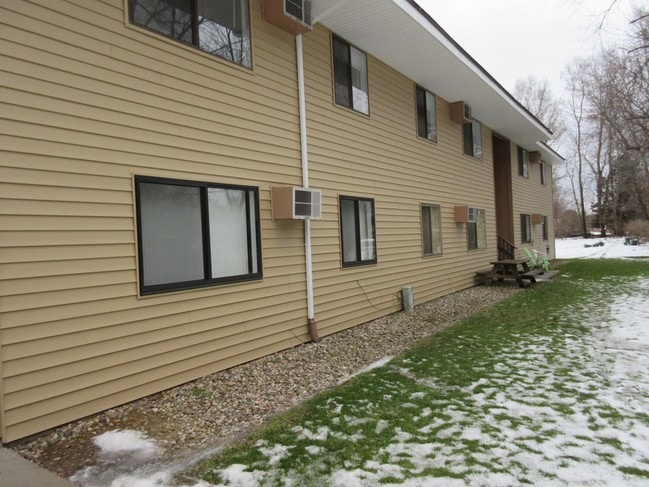 Rolling Pines Apartments in Richland, MI - Foto de edificio - Building Photo