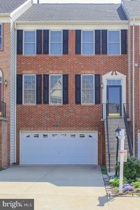 22514 Airmont Woods Terrace in Ashburn, VA - Building Photo
