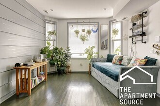 2834 W Diversey Ave, Unit 2F in Chicago, IL - Foto de edificio - Building Photo